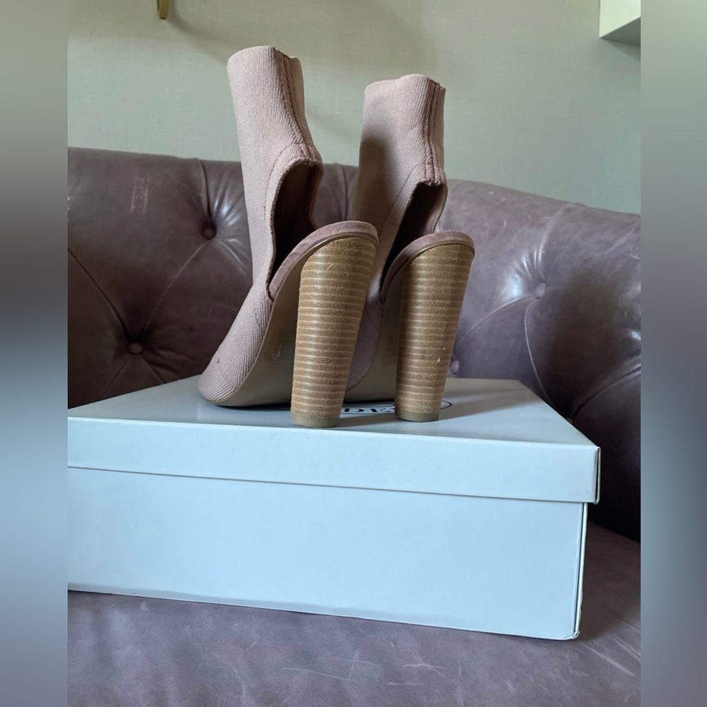 Steve Madden Linen Sock Heels Size 7.5